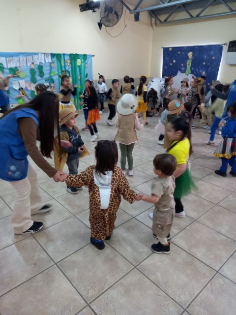 Día del niño: baile en ronda en el SUM