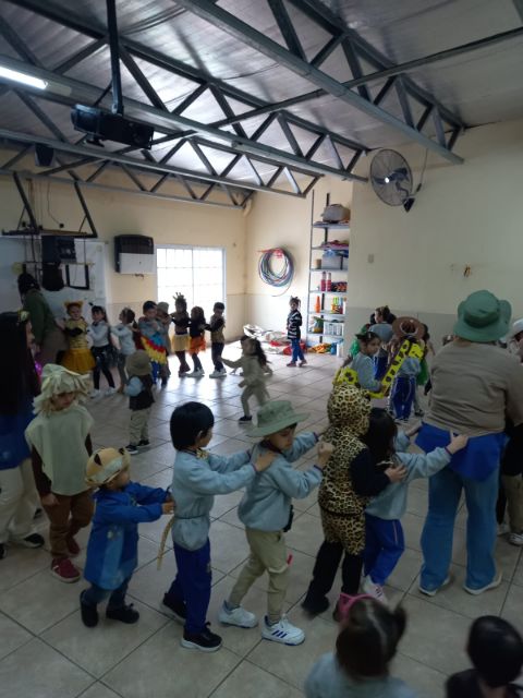 Día del niño: trencito de disfrazados en el SUM