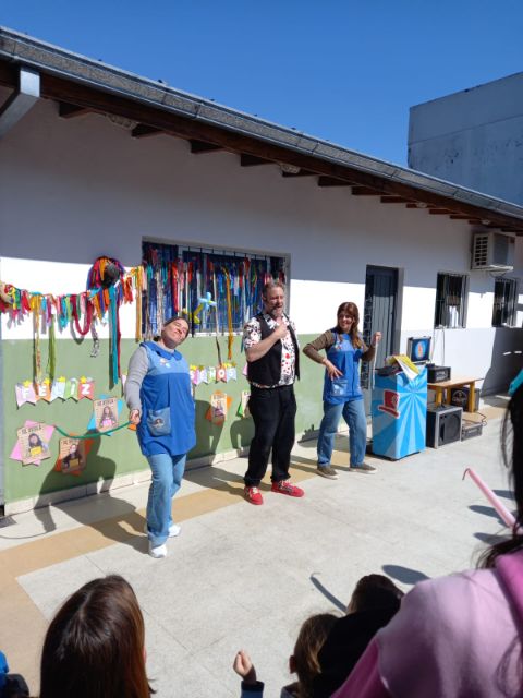 Festejo del Día del Maestro en el patio